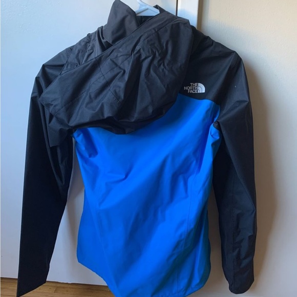 The North Face Resolve Rain Coat - Picture 2 of 3
